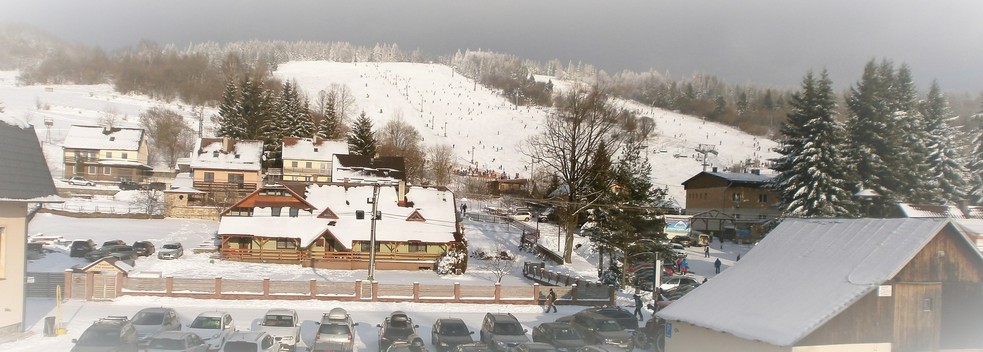 Vila Tina - Zimný výhľad z prázdninového bytu na zjazdovku.